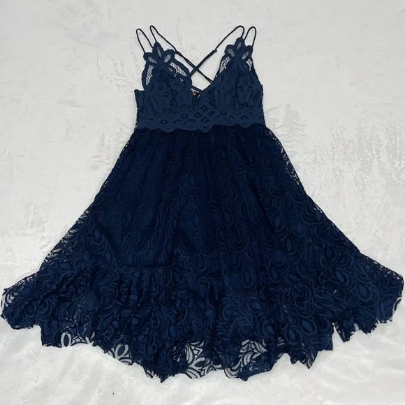 FREE PEOPLE Adella bralette slip dress Size XS New without tags. Navy blue Lace. - Picture 7 of 11